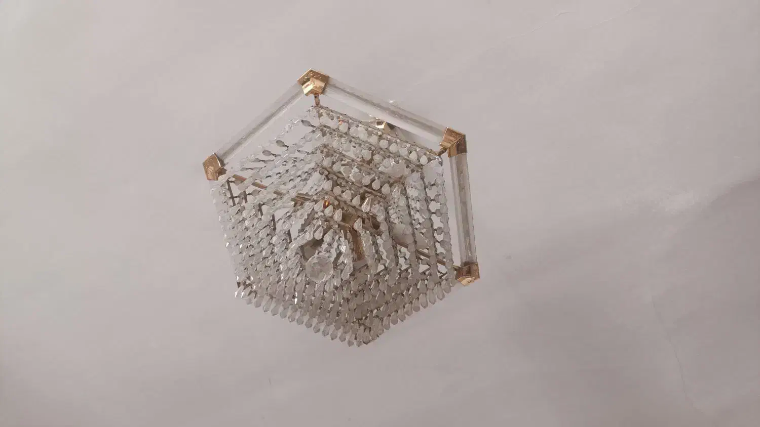 لوستر قدیمی|لوستر و چراغ آویز|اصفهان, آهنگران|دیوار