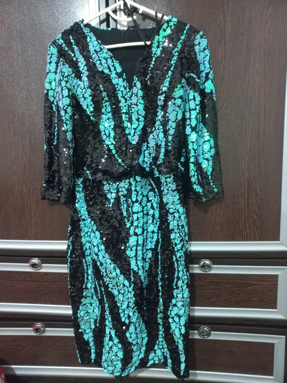 لباس در حدنو|لباس|سراب, |دیوار