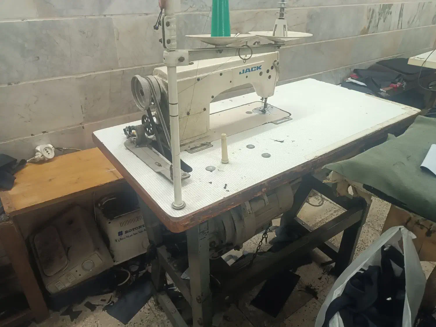 چرخ جک دینام بزرگ|چرخ خیاطی و ریسندگی|قرچک, شهرک گلها|دیوار