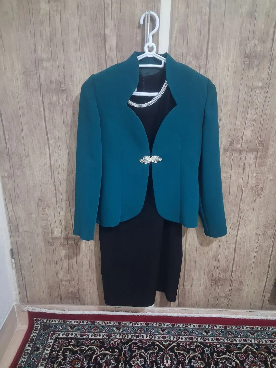 لباس مجلسی|لباس|شیراز, میانرود|دیوار