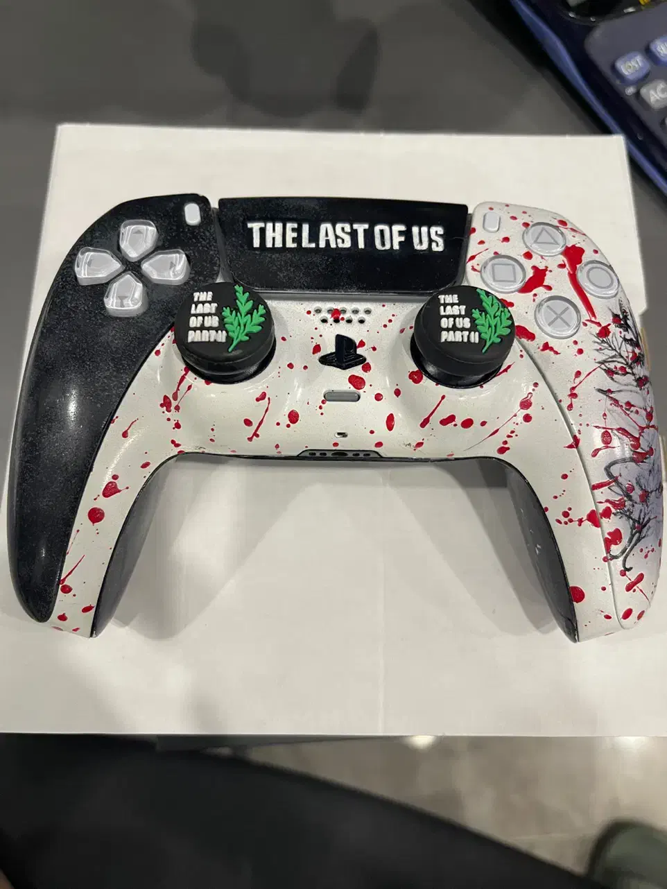 دسته Ps5 کاستوم شده The last of us|کنسول، بازی ویدئویی و آنلاین|قم, زنبیل آباد|دیوار