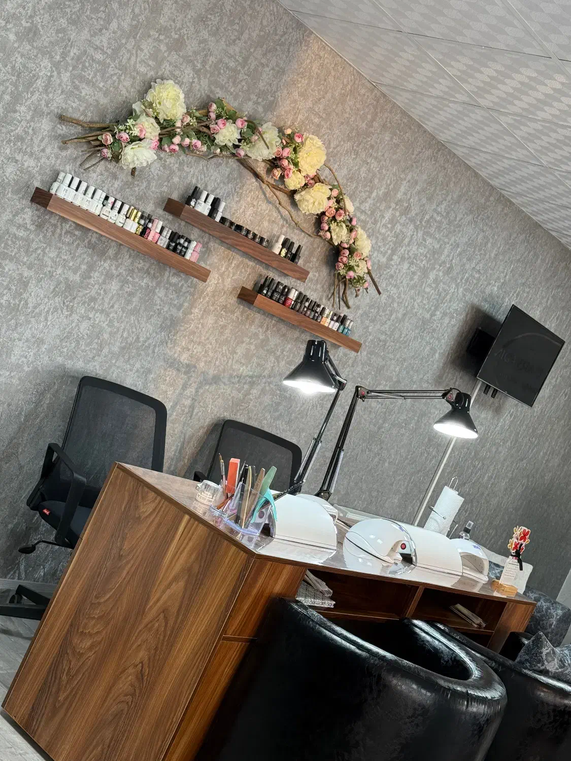 دعوت به همکاری (ناخنکار حرفه ای و دستیار ناخن)|استخدام درمانی، زیبایی، بهداشتی|اندیشه, اندیشه فاز ۳|دیوار