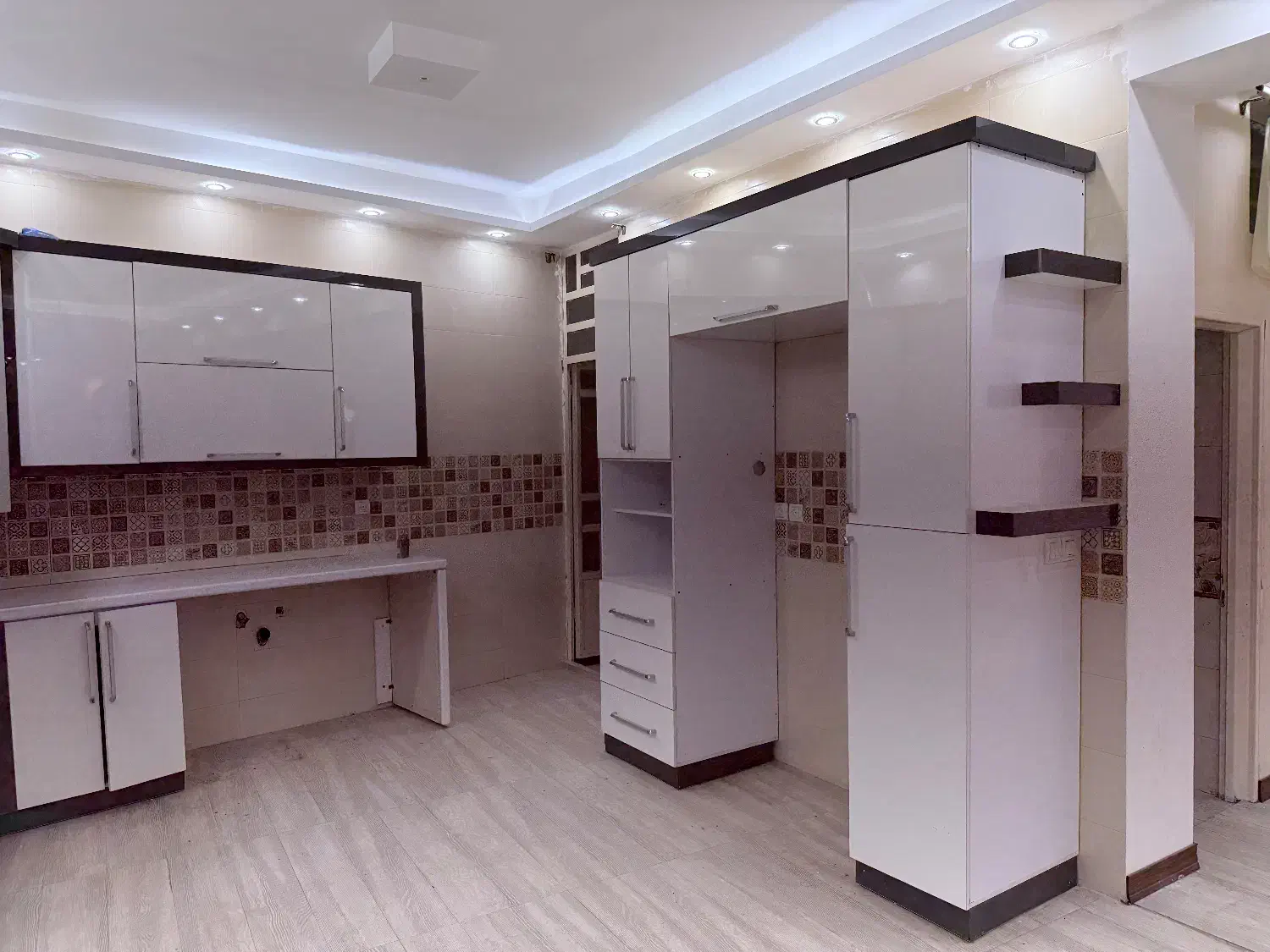 کابینت سفید طوسی|عمدهفروشی|داراب, |دیوار