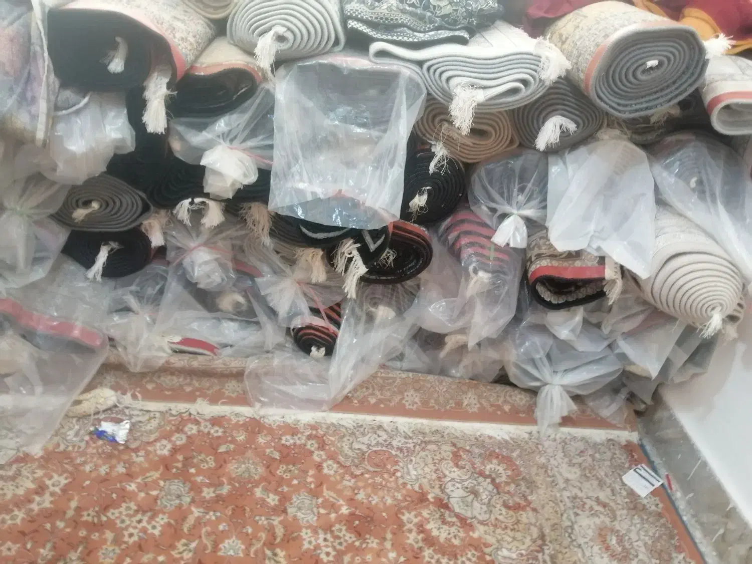 فروش فرش قالی با 30%تخفیف بعلت جمع آوری مغازه|فرش|اصفهان, لیمجیر|دیوار