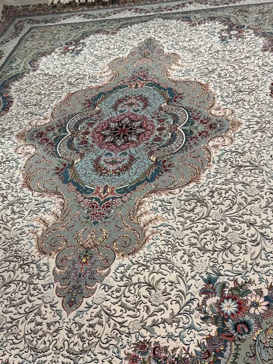 فروش فرش ۱۲۰۰شانه ۳۶۰۰تراکم در حد نو|فرش|گناباد, |دیوار