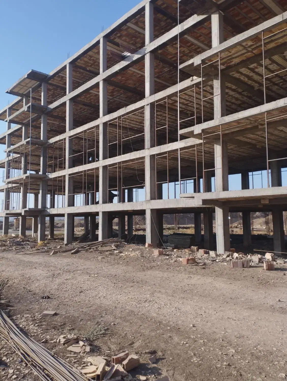 یک نفر کارگر وردست|استخدام معماری، عمران و ساختمانی|محمدیه-قزوین, |دیوار