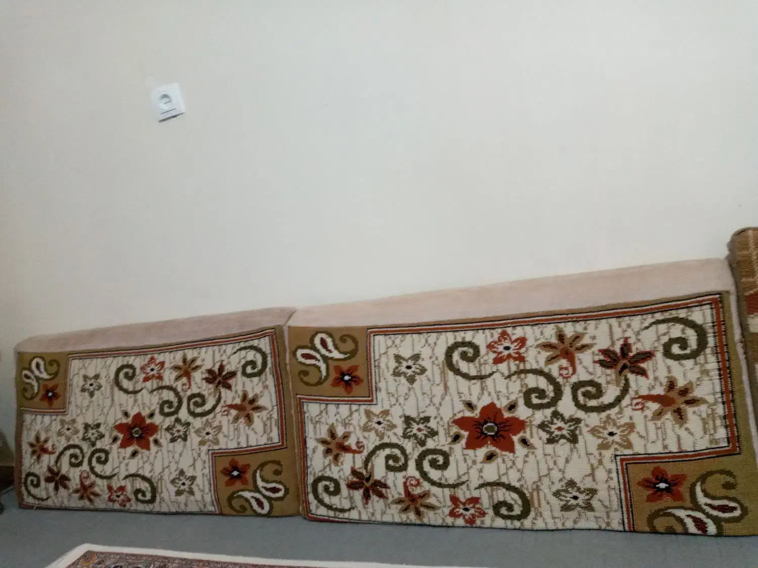 پشتی نو بدون کوچک ترین خرابی|پشتی|اقبالیه, |دیوار