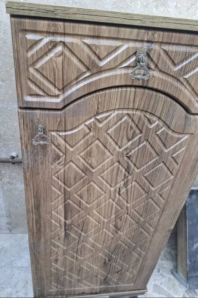 جاکفشی|جاکفشی، کمد، دراور|رشت, شهریاران|دیوار