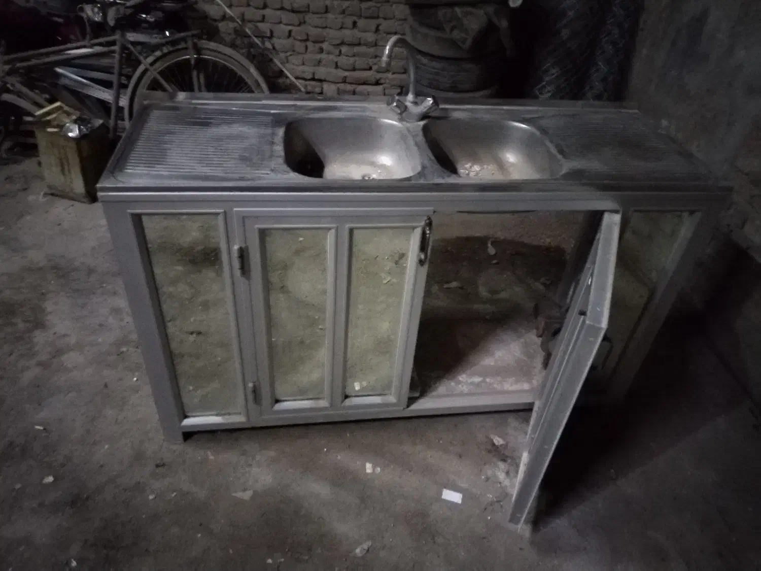 سینک ظرفشویی با میز آلومینیومی|آب‌چکان و نظم‌دهنده ظروف|آذرشهر, |دیوار