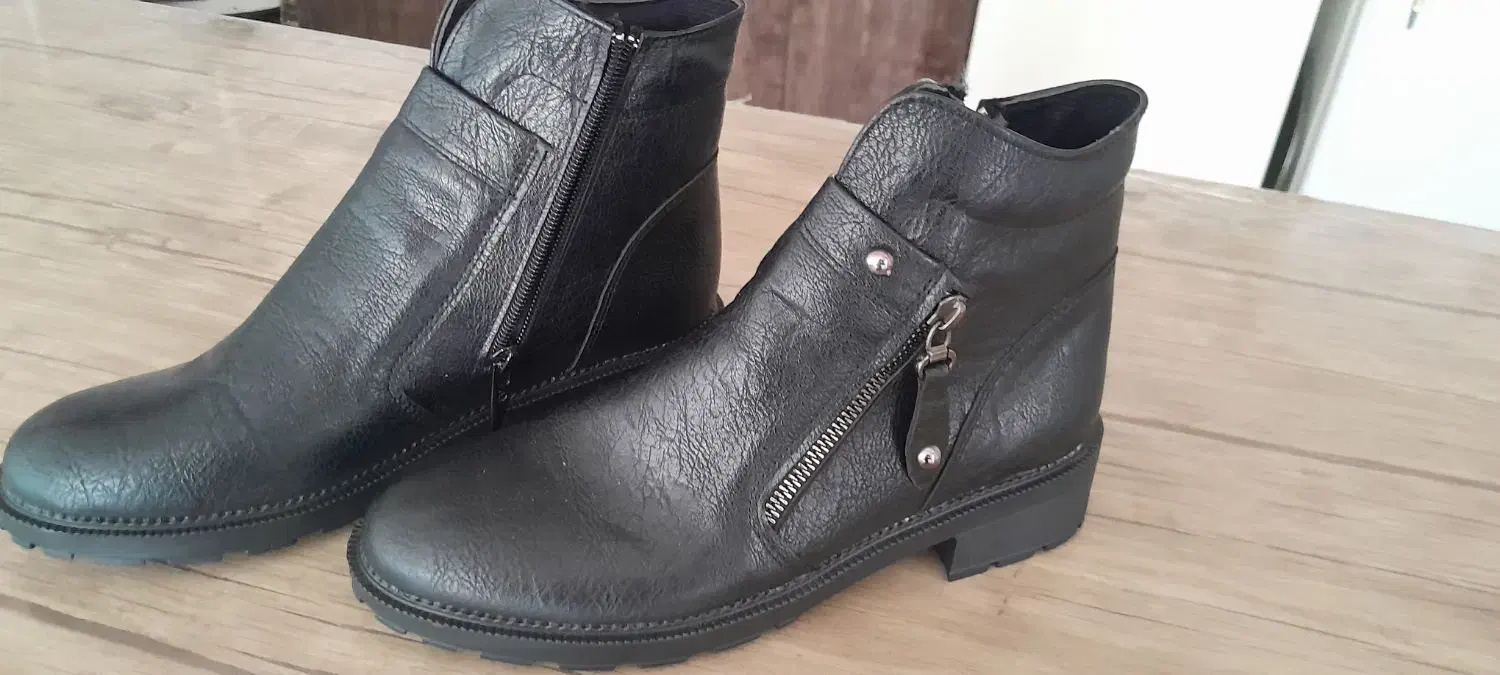 چکمه نیم بوت|کیف، کفش، کمربند|دورود, |دیوار