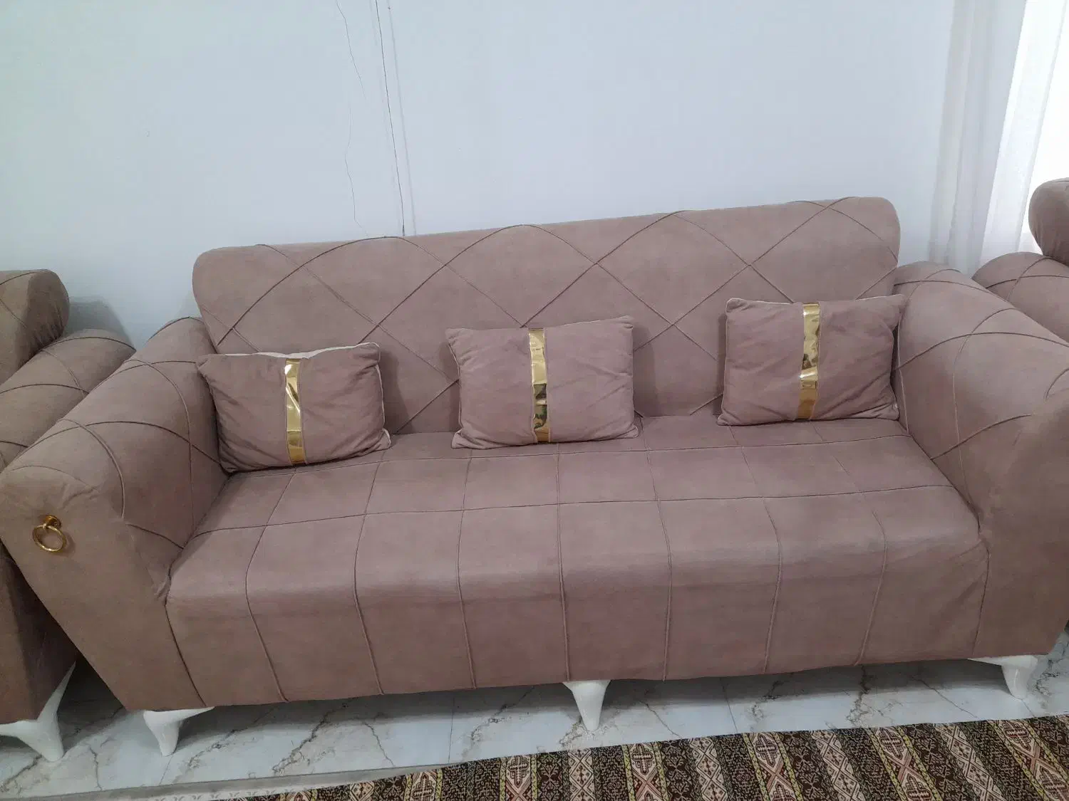 مبل ۷ نفره تمیز و سالم|مبلمان خانگی و میز عسلی|رشت, حومه رشت|دیوار