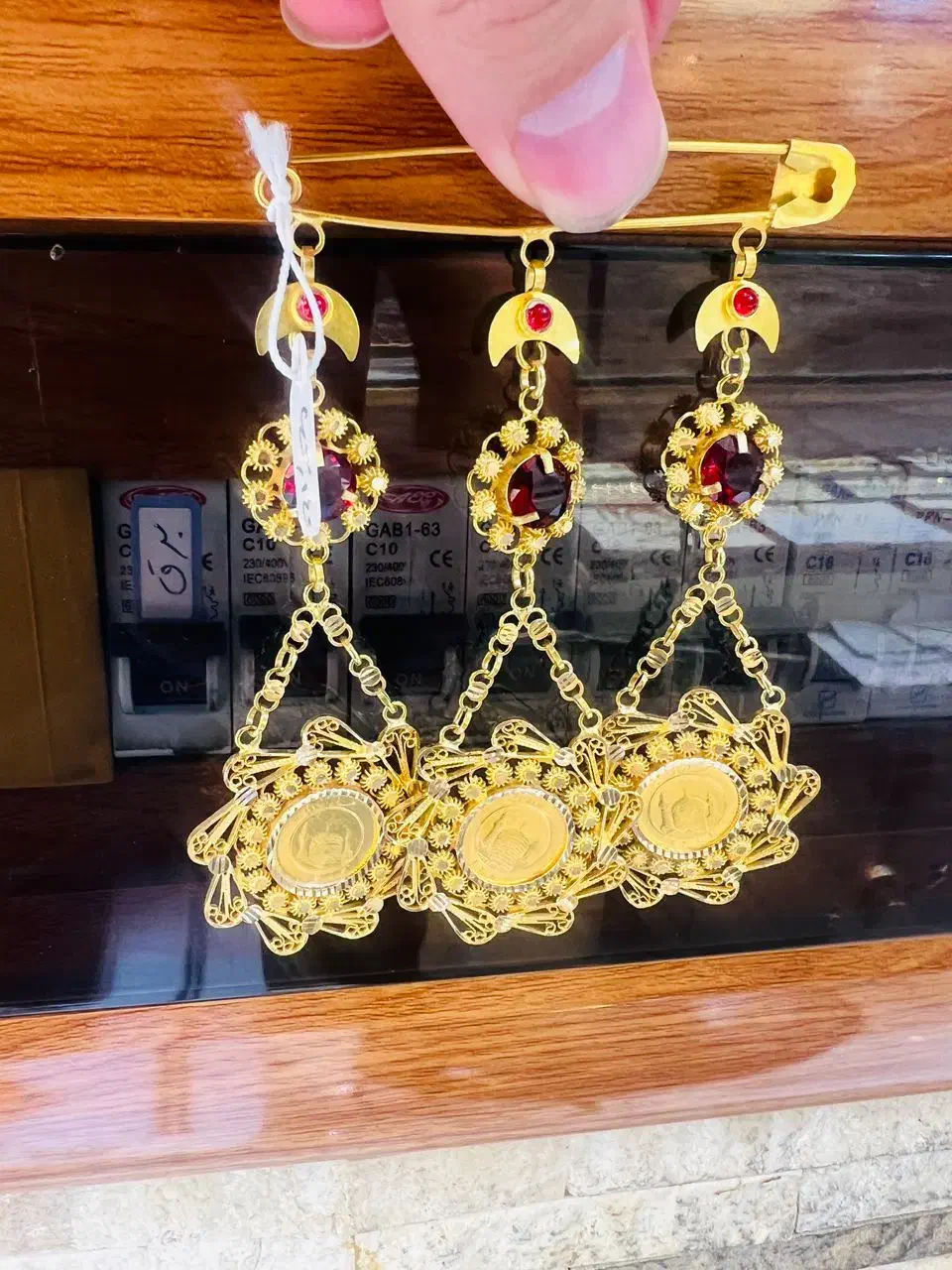 سوزن سکه ای نوی نو|جواهرات|یاسوج, |دیوار