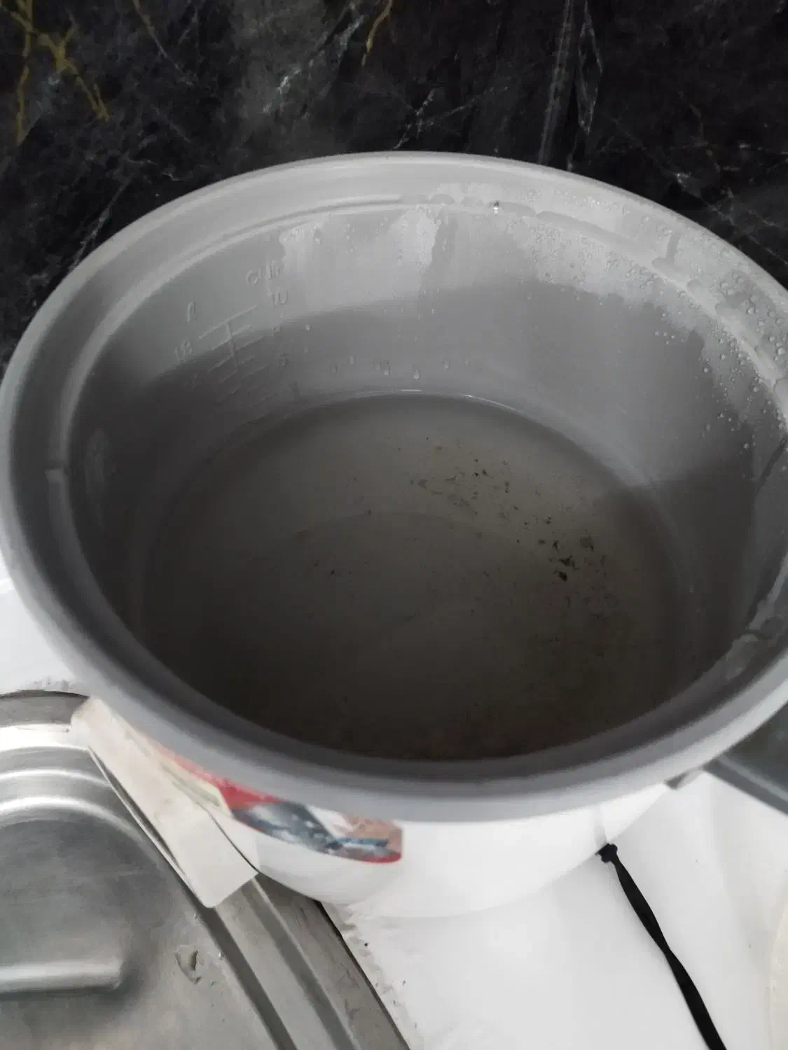 پلوپزوبخارپزوتعدادی ظروف سفالی وشیشه ای|ظروف پختوپز|فولادشهر, مسکن مهر فولادشهر|دیوار