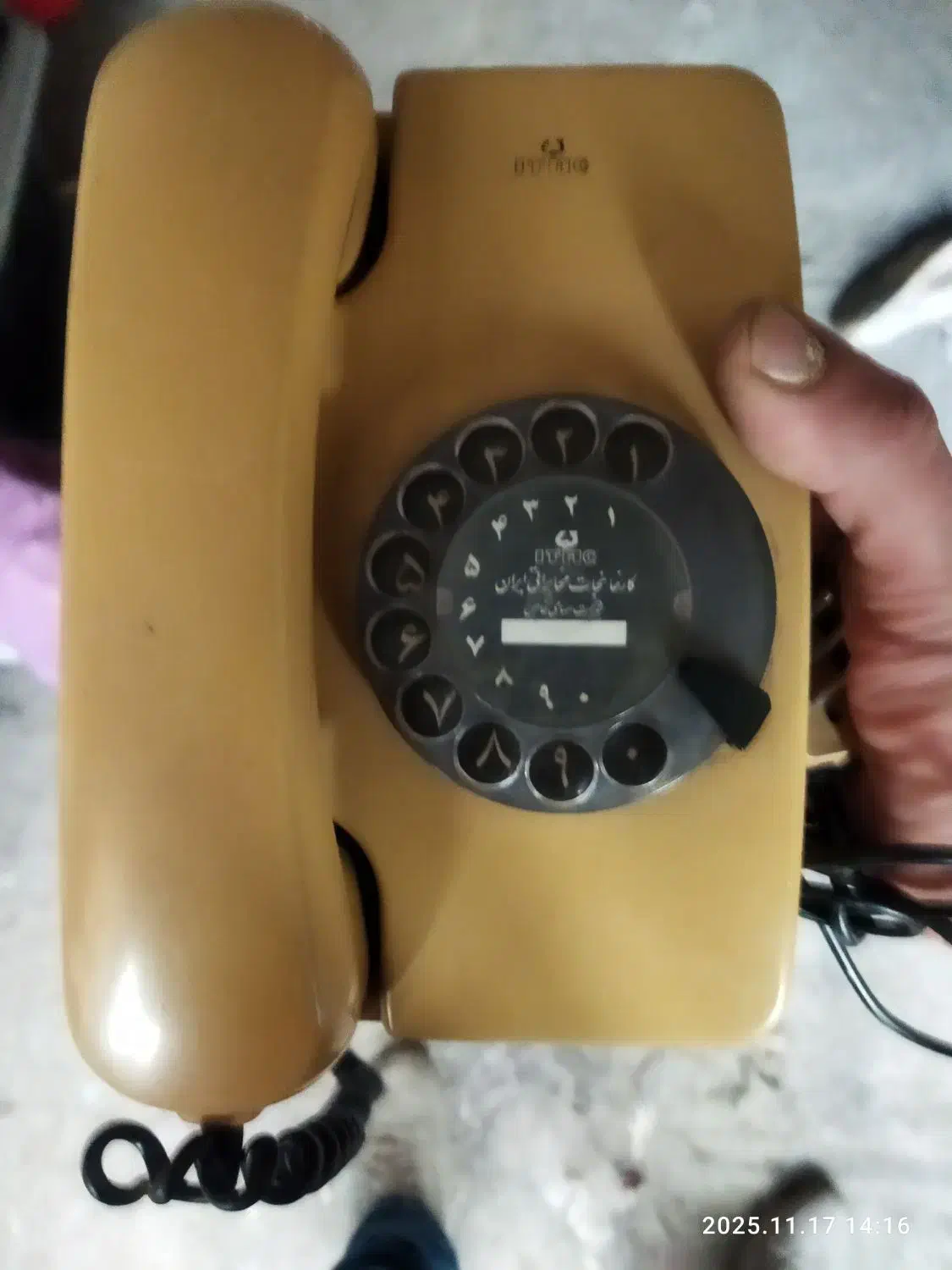تلفن قدیمی سالم و دکوراسیونی|کلکسیون اشیاء عتیقه|میانه, |دیوار