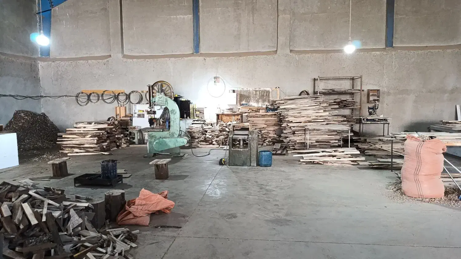 استخدام نیروی کار آقا در کارگاه چوب (سمبادهزن)|استخدام صنعتی، فنی، مهندسی|بیستون, |دیوار