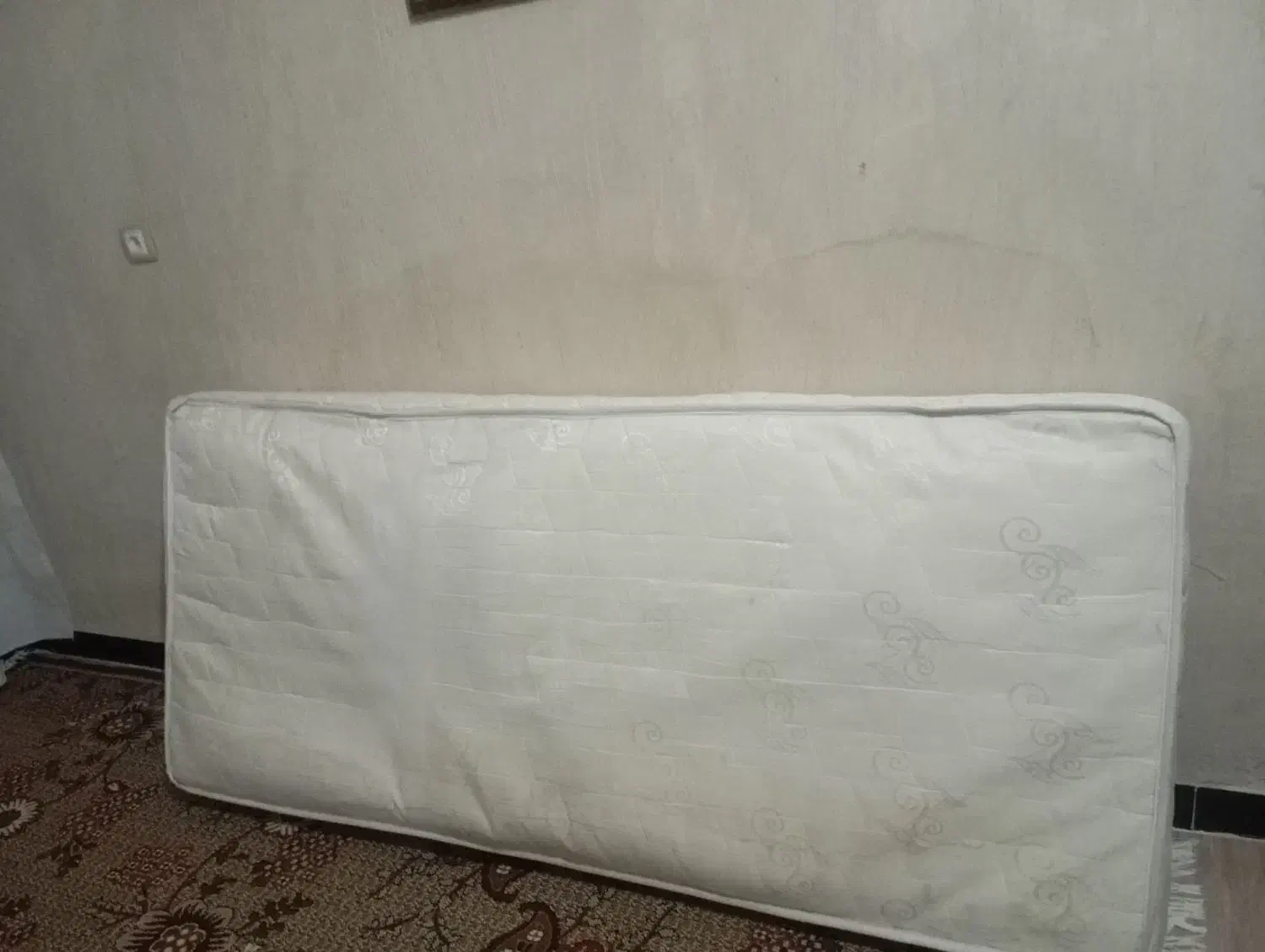یک عدد تشک طبی درجه یک پارچه ای سفید درحد نو|تشک تختخواب|جوانرود, |دیوار