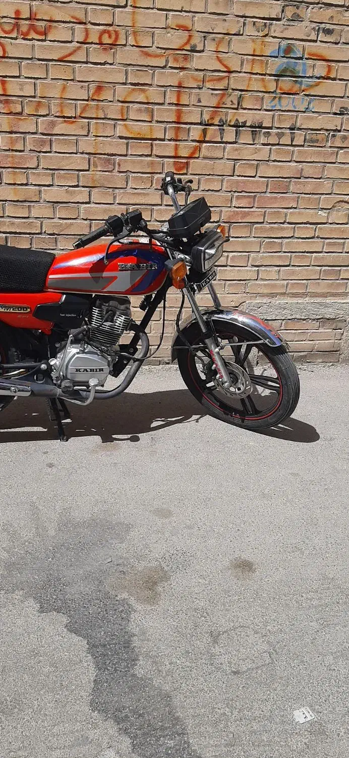 کبیر ۲۰۰|موتورسیکلت|بروجن, |دیوار