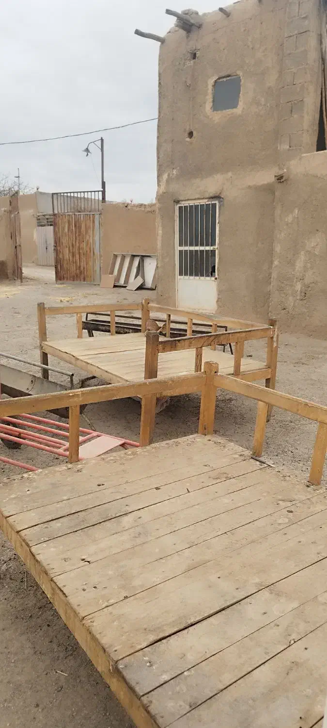 تخت چوبی قهوه خانه|صندلی و نیمکت|شهرضا, |دیوار