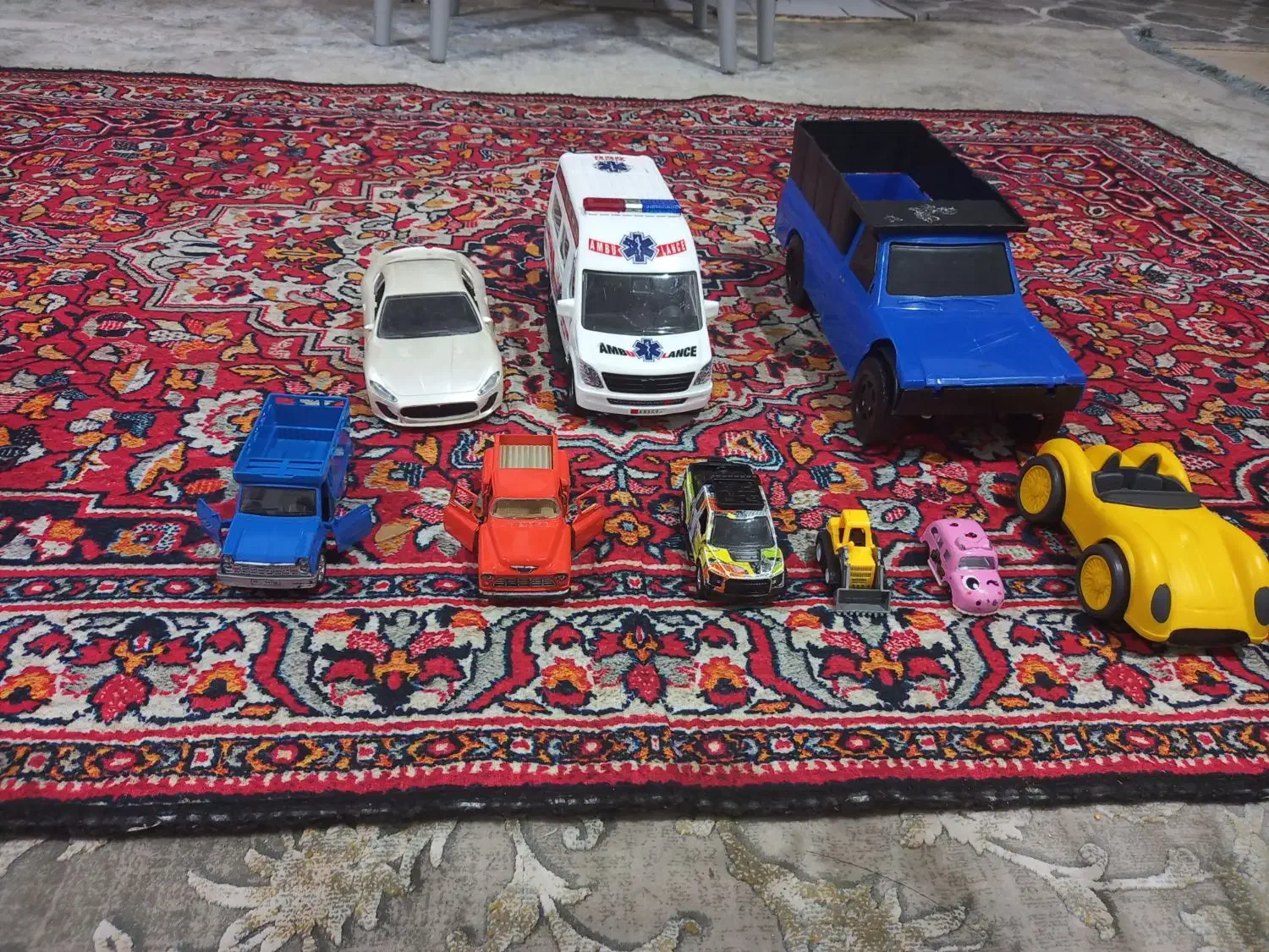 ماشین اسباب بازی فلزی ساده سالم سالم|اسباببازی بچه|رشت, نظری|دیوار