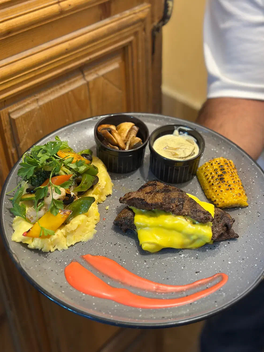 رستوران و هتل عمارت قجری|خدمات پذیرایی، مراسم|ابرکوه, |دیوار