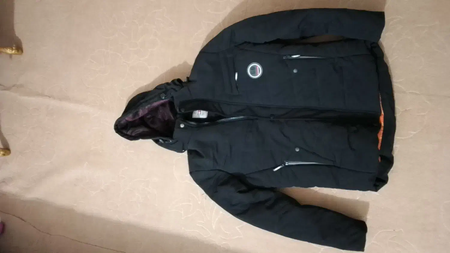 کاپشن|لباس|دهلران, |دیوار