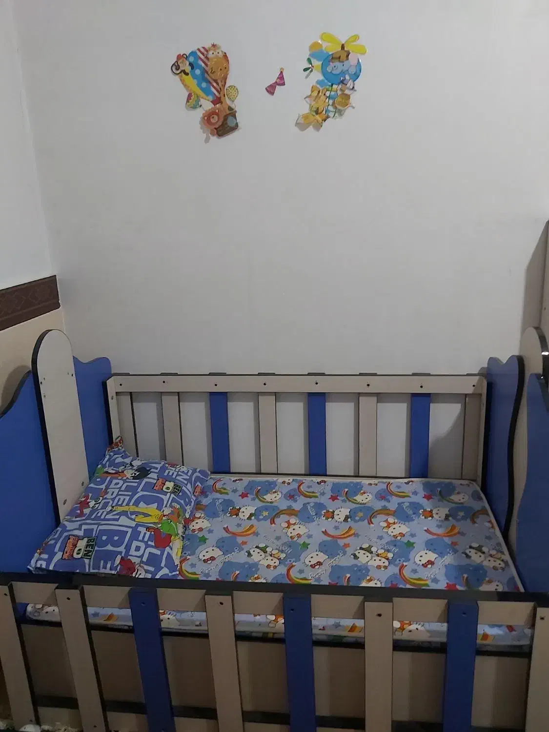 تخت کووک|تخت و صندلی بچه|کنگاور, |دیوار