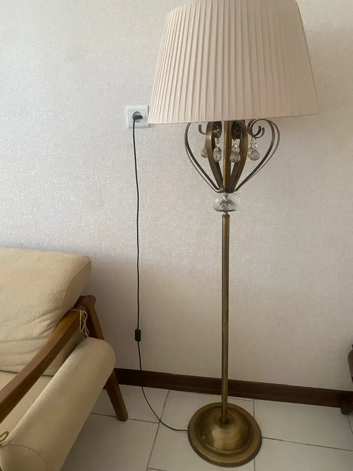 اباژور پایه بلند|چراغ خواب و آباژور|شهرکرد, |دیوار