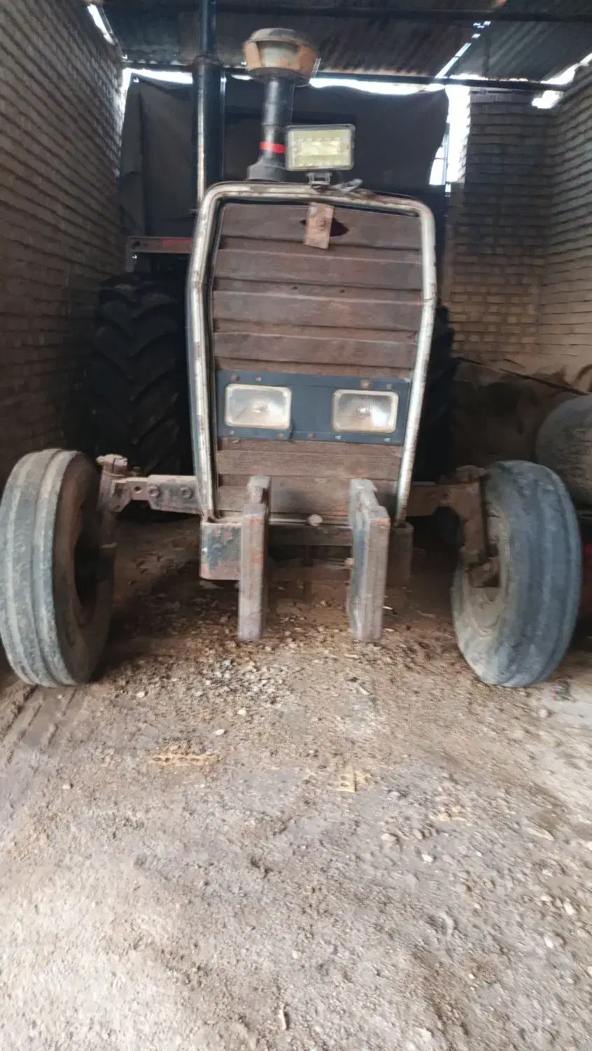 تراکتور مدل ۸۱ تمیز مدارک کامل با دیکس سه ستاره|خودرو سنگین|شادگان, |دیوار