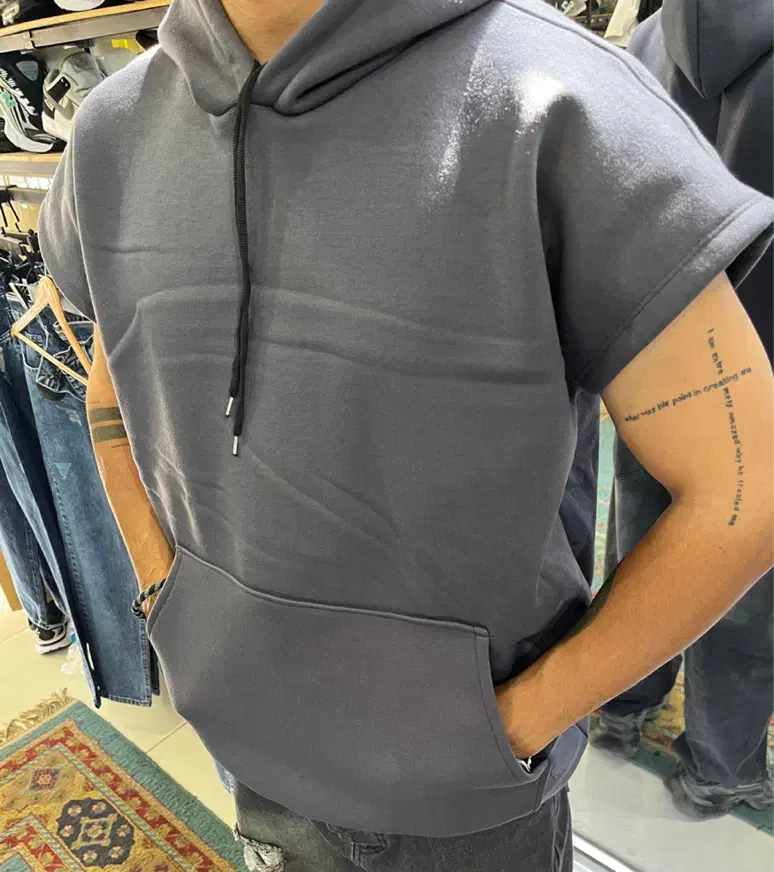 وست و هودی سه نخ|لباس|اصفهان, رکن الدوله شرقی|دیوار