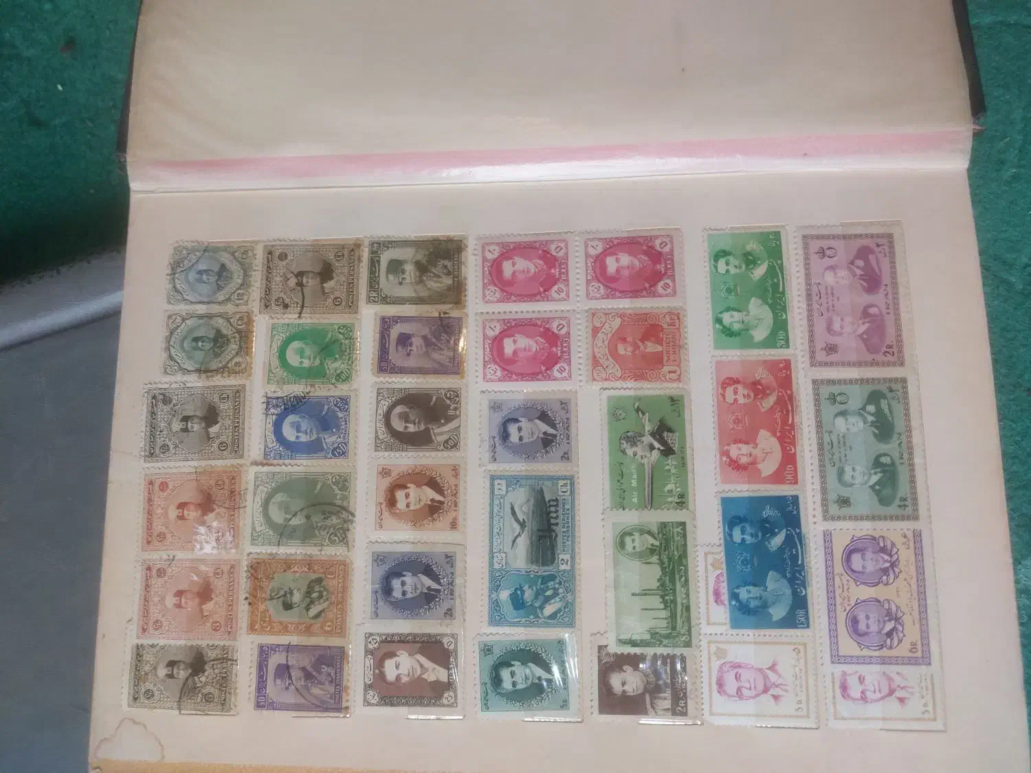 آلبوم تمبر.|کلکسیون سکه، تمبر، اسکناس|شهر ری, شهادت|دیوار