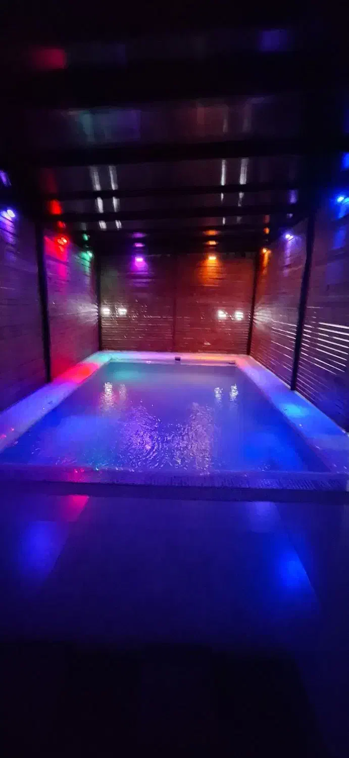 اجاره کلبه سویسی استخر روباز ابگرم|اجارهٔ کوتاهمدت ویلا و باغ|آمل, |دیوار