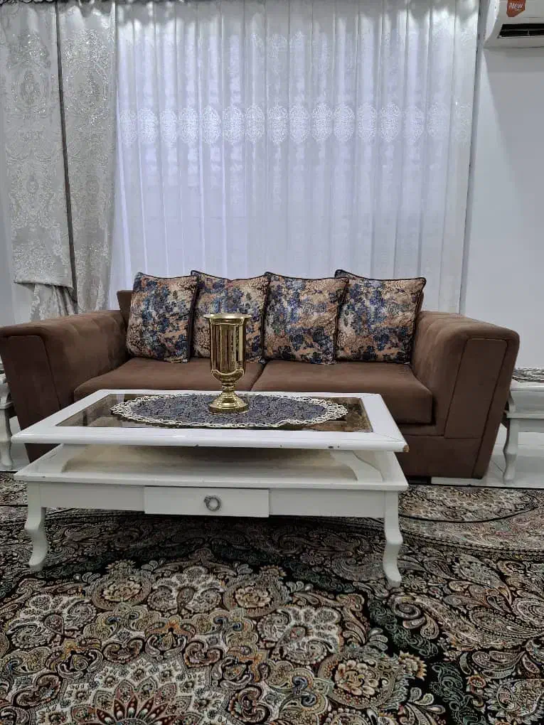 یک عدد جلو‌مبلی به همراه دو‌عدد عسلی|مبلمان خانگی و میز عسلی|آمل, |دیوار