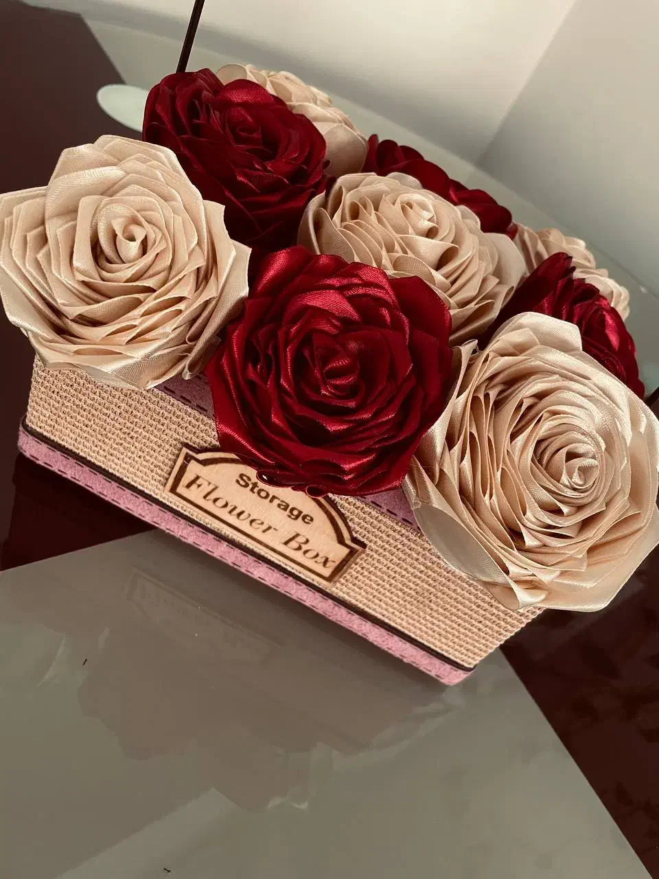 گل رز روبانی آماده تزیین کاغذ پیچ و جعبه کادو|گل مصنوعی|گرگان, |دیوار