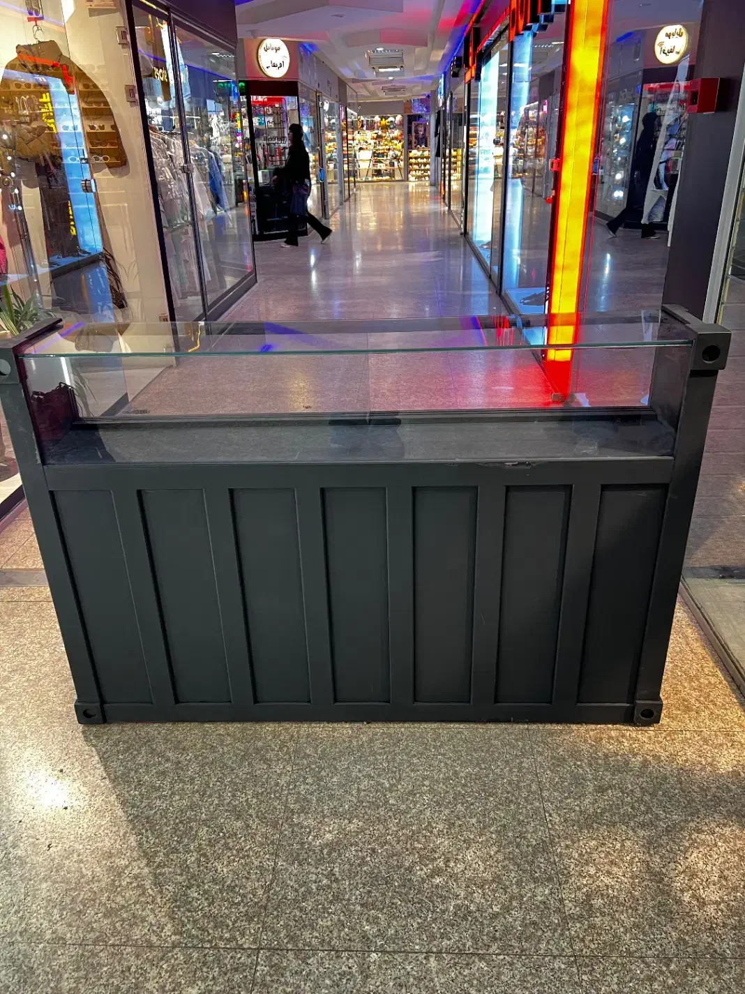 میز پیشخوان ویترین دار|بوفه، ویترین، کنسول|همدان, |دیوار