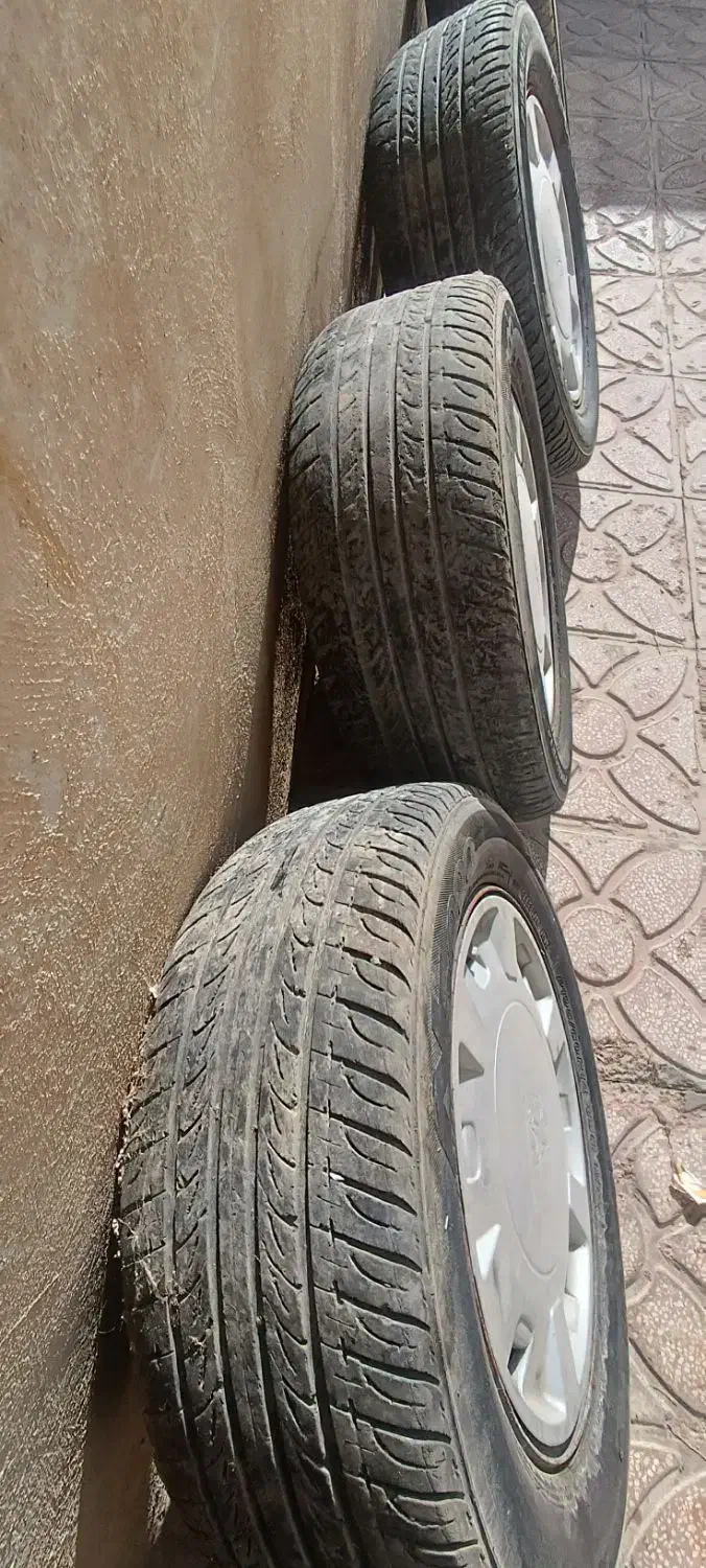 لاستیک و رینگ پژو|قطعات یدکی و لوازم جانبی|دهگلان, |دیوار