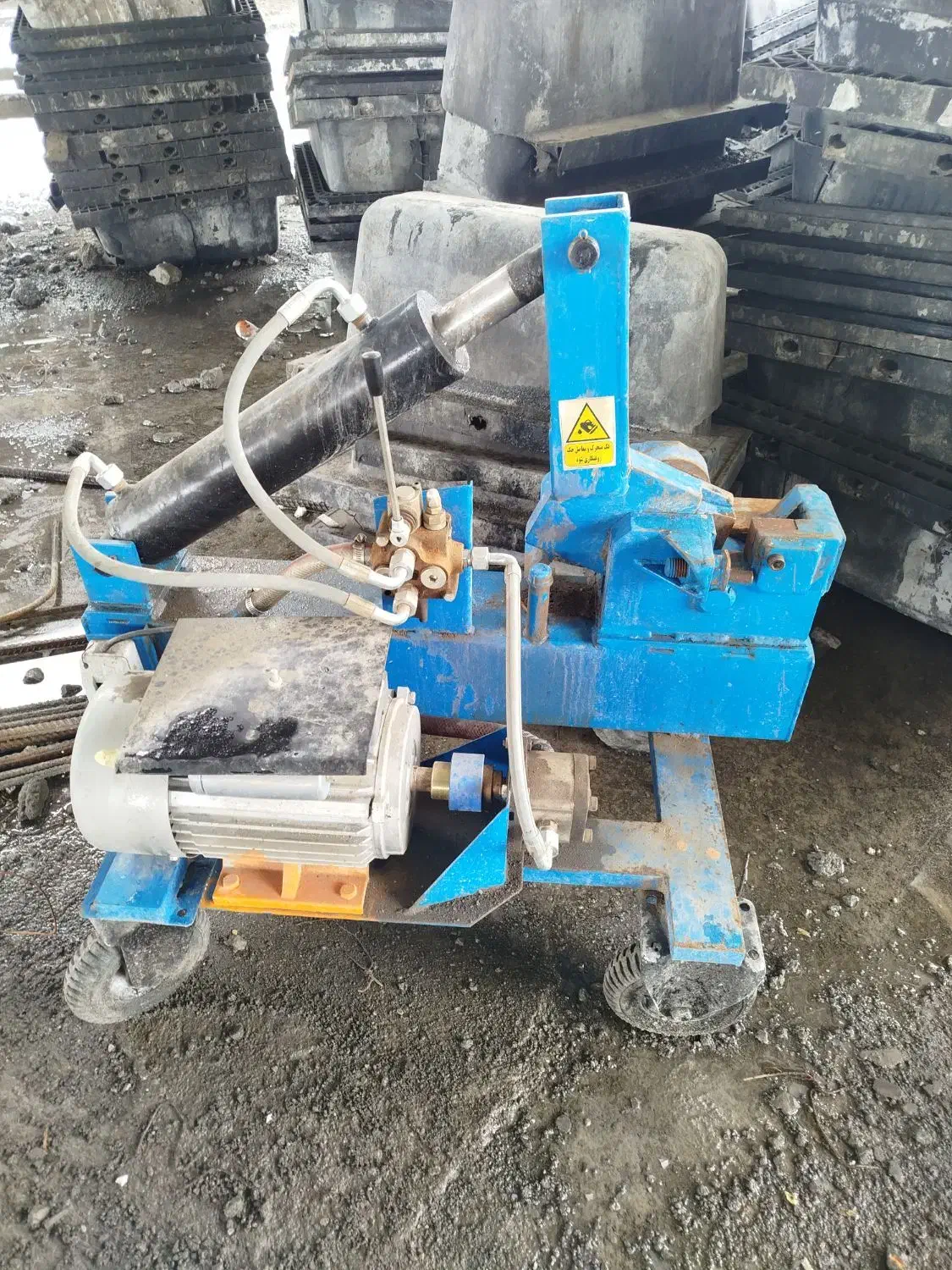 دستگاه خم و برش میلگرد- تک فاز|ماشین‌آلات صنعتی|مشهد, کارمندان دوم|دیوار