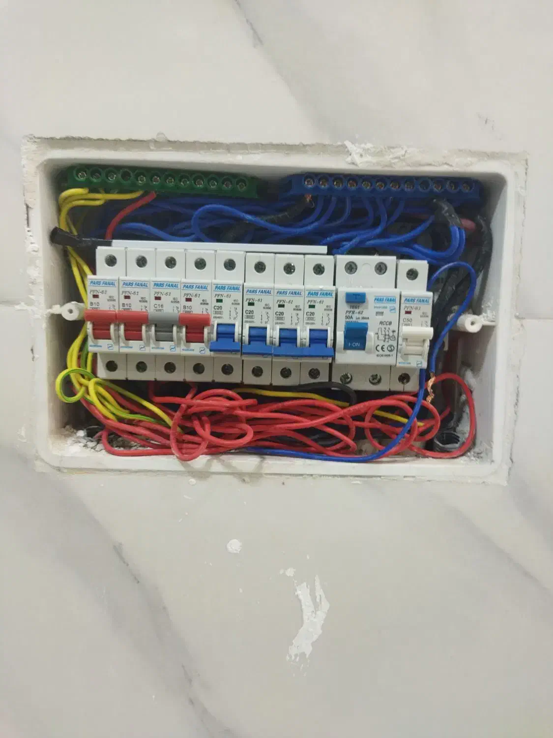 برق کشی ساختمان|خدمات پیشه و مهارت|جهرم, |دیوار