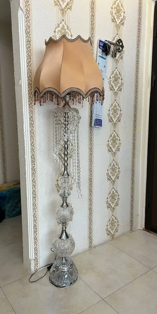 آباژور ایستاده کریستال|چراغ خواب و آباژور|قزوین, |دیوار