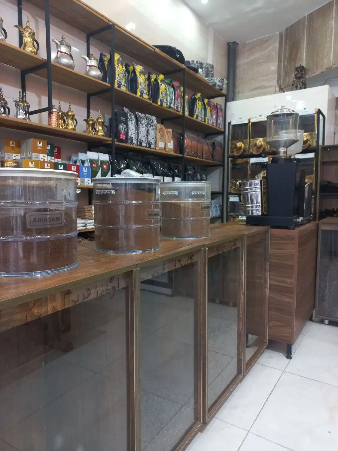 همکار خانم در قهوه فروشی|استخدام خدمات فروشگاه و رستوران|هشتگرد, شهرک بعثت|دیوار