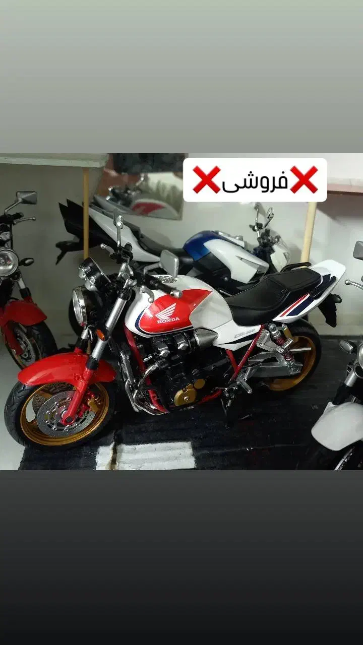 ماکت موتور سی بی ۱۳۰۰ اسپشیال ۲۰۰۸|کلکسیون و سرگرمی|تهران, فلسطین (میدان انقلاب)|دیوار