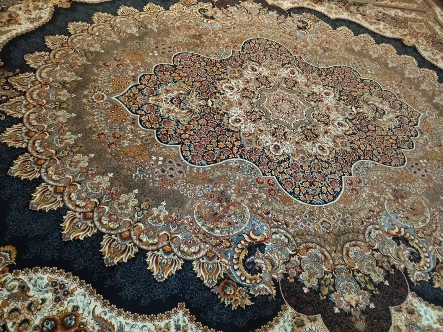 فرش شهرزاد|فرش|کاشان, راوند|دیوار