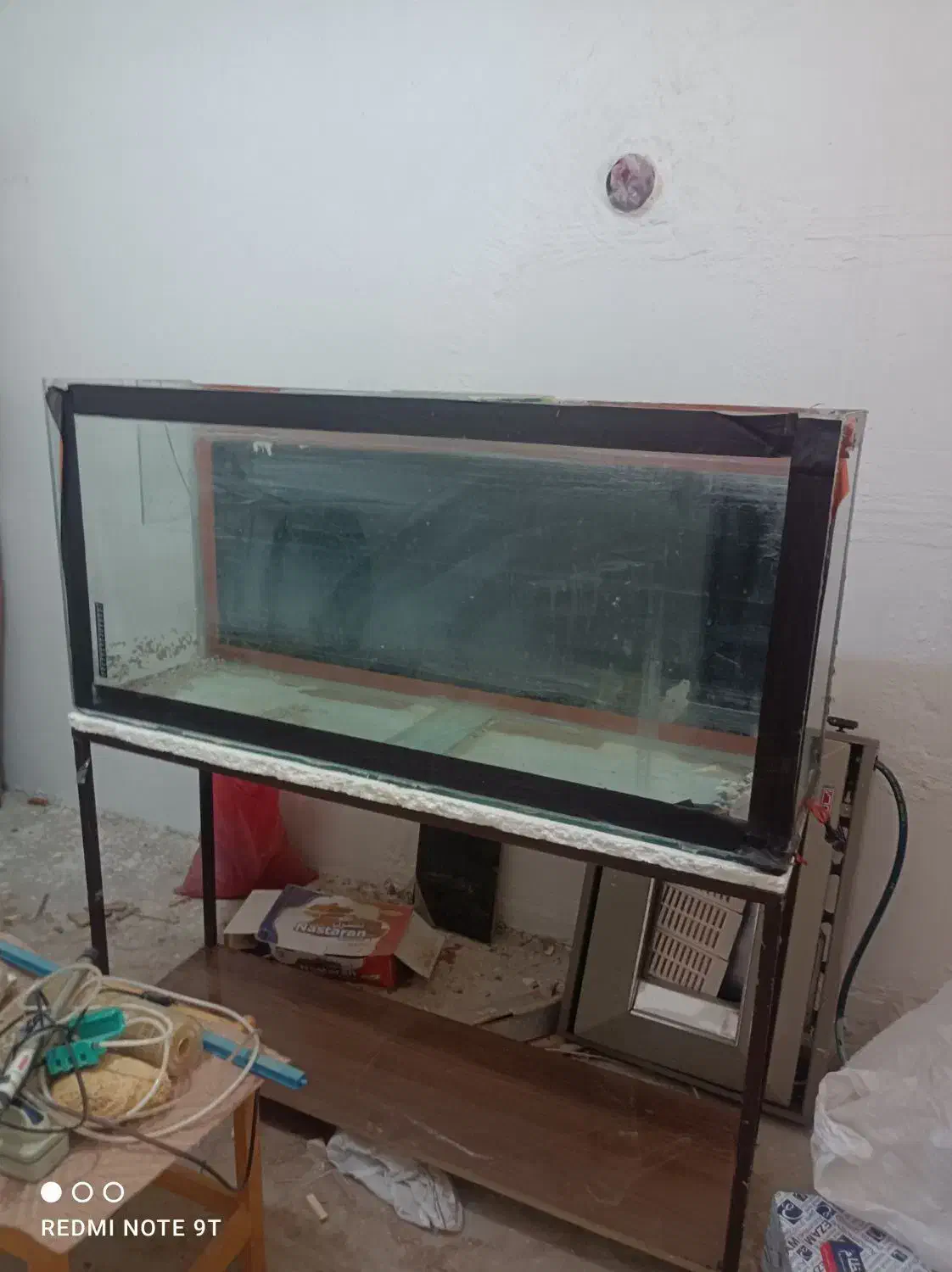 آکواریوم با چهارپایه فلزی|ماهی|کرمان, |دیوار