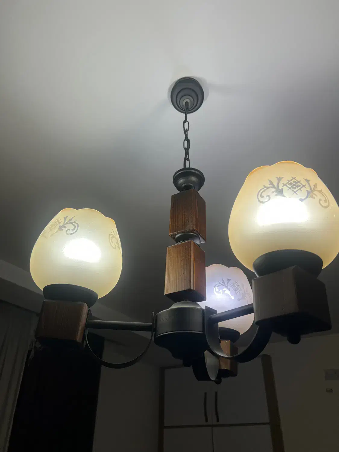 لوستر سه شاخه|لوستر و چراغ آویز|مشهد, طلاب|دیوار