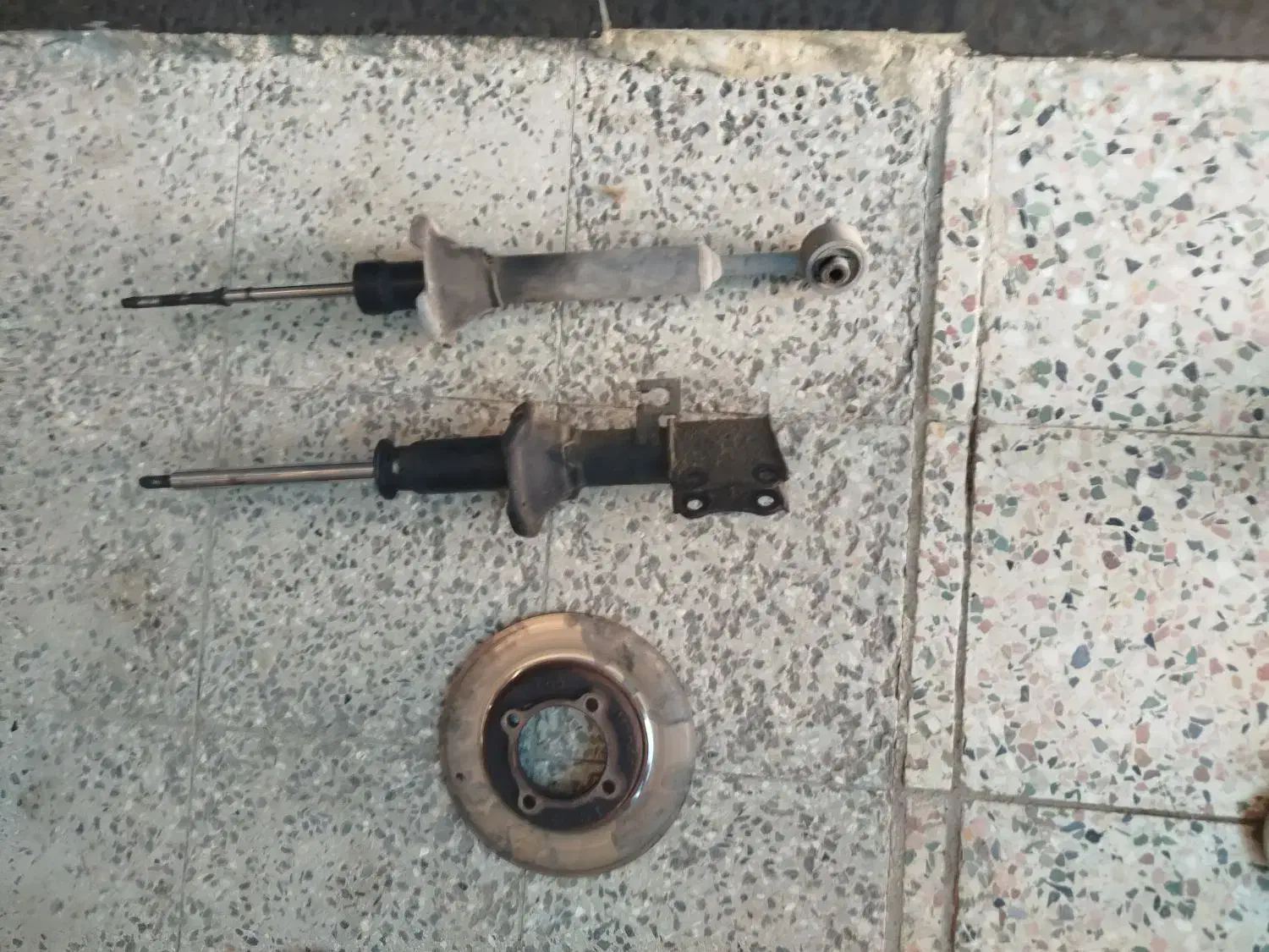 یک عددکمک جلو ویک عدد کمک عقب ودیسک ترمز پراید|قطعات یدکی و لوازم جانبی|سوسنگرد, |دیوار