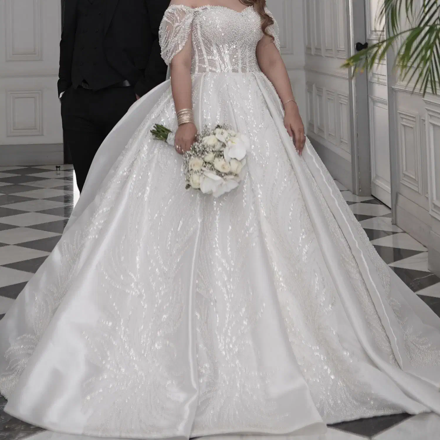 لباس عروس تماما کار شده عروسکی اروپایی|لباس|فردیس, انبار نفت|دیوار