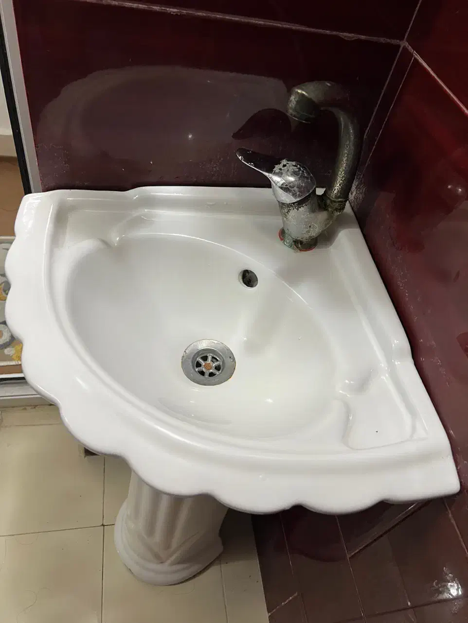 روشویی همراه با آیینه|لوازم سرویس بهداشتی|بندرعباس, |دیوار