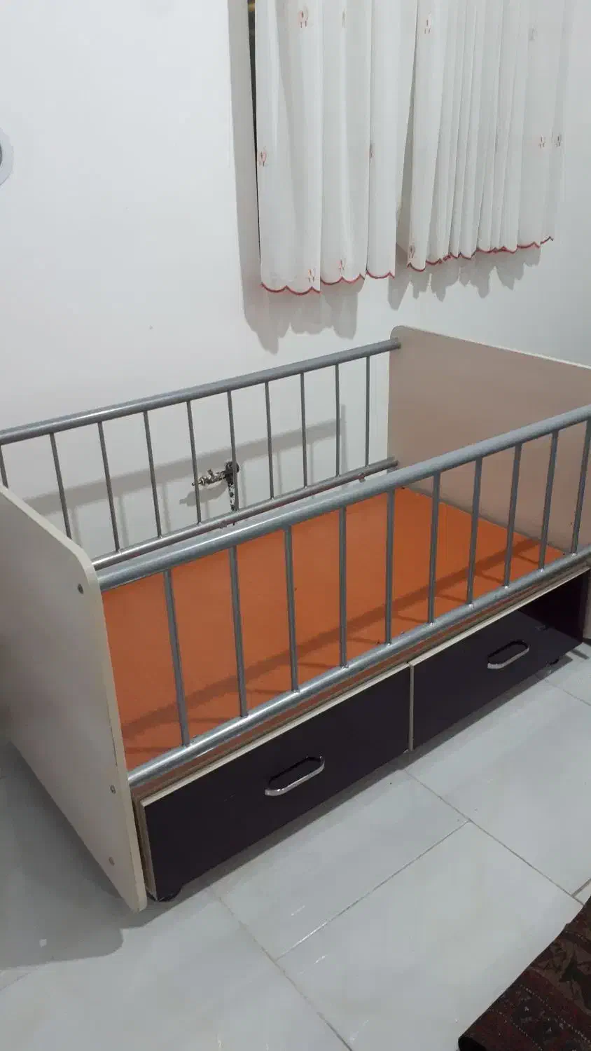 گهواره کودک ۳/۰۰۰/۰۰۰ تومان|تخت و صندلی بچه|تایباد, |دیوار