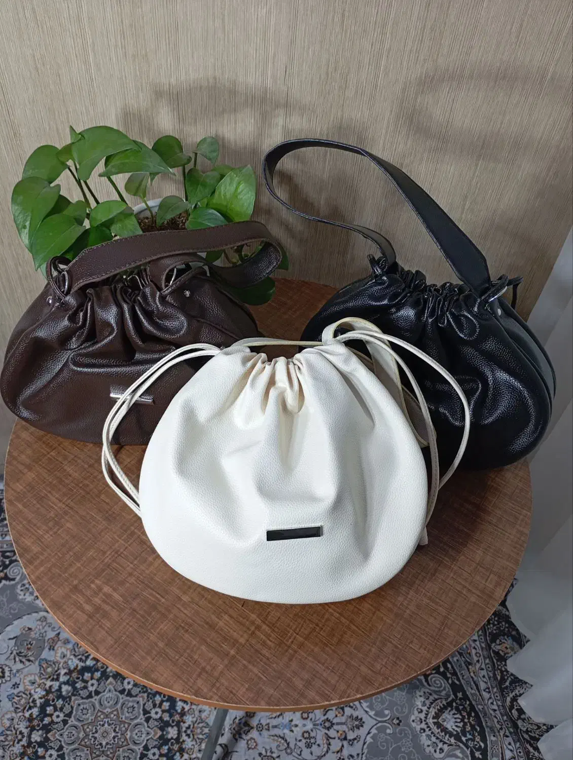 خانم های شیک پوش بیان|کیف، کفش، کمربند|رشت, معلم|دیوار