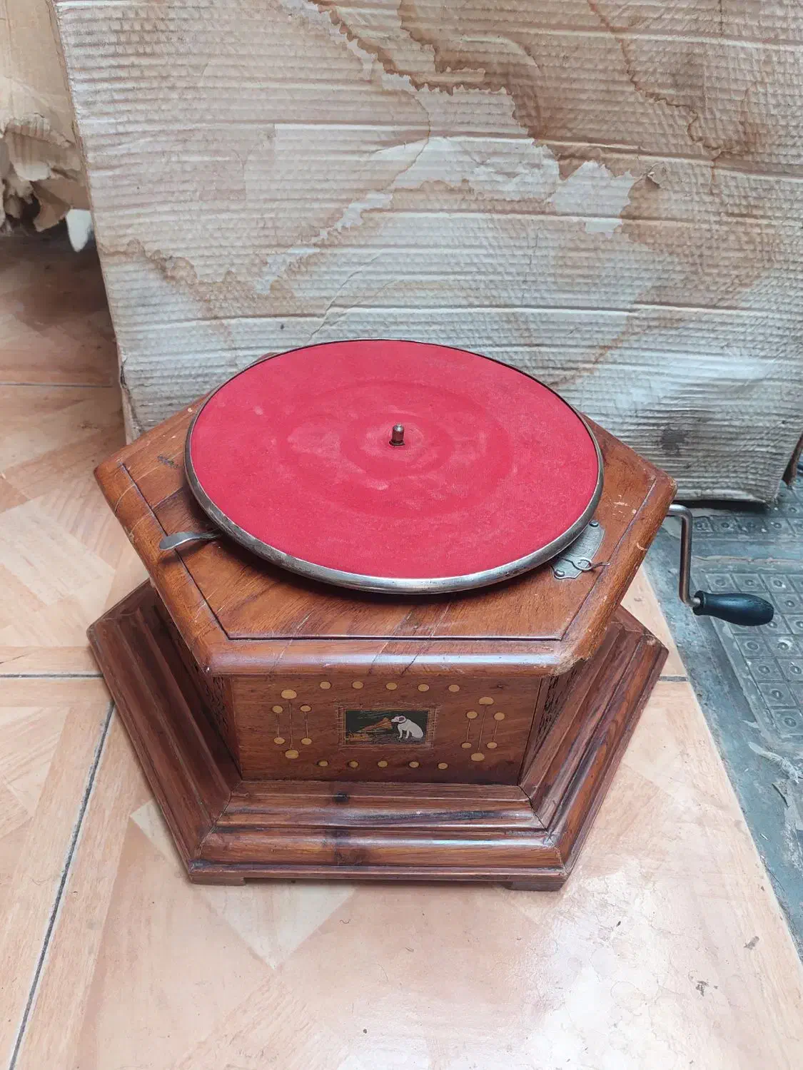 گرامافون قدیمی|کلکسیون اشیاء عتیقه|زنجان, |دیوار