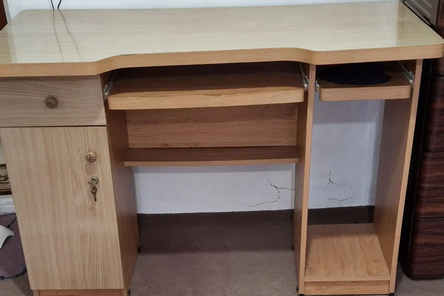 کار کرده سالم|میز تحریر و کامپیوتر|سنگر, |دیوار